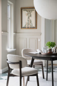 120174-119212_b_mb_Patterson_chair_brown_beige_Yumi_dining_table_brown_02